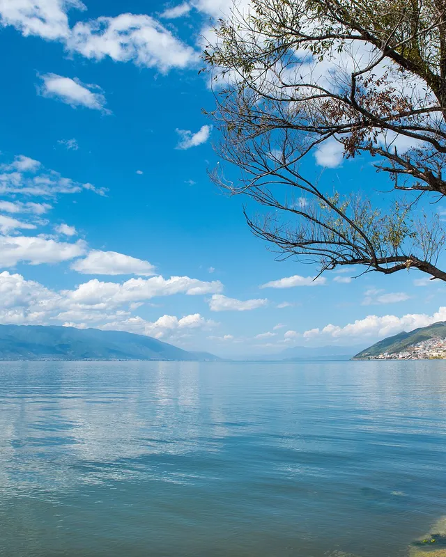 Erhai Lake and the surrounding mountains in Dali, Yunnan
